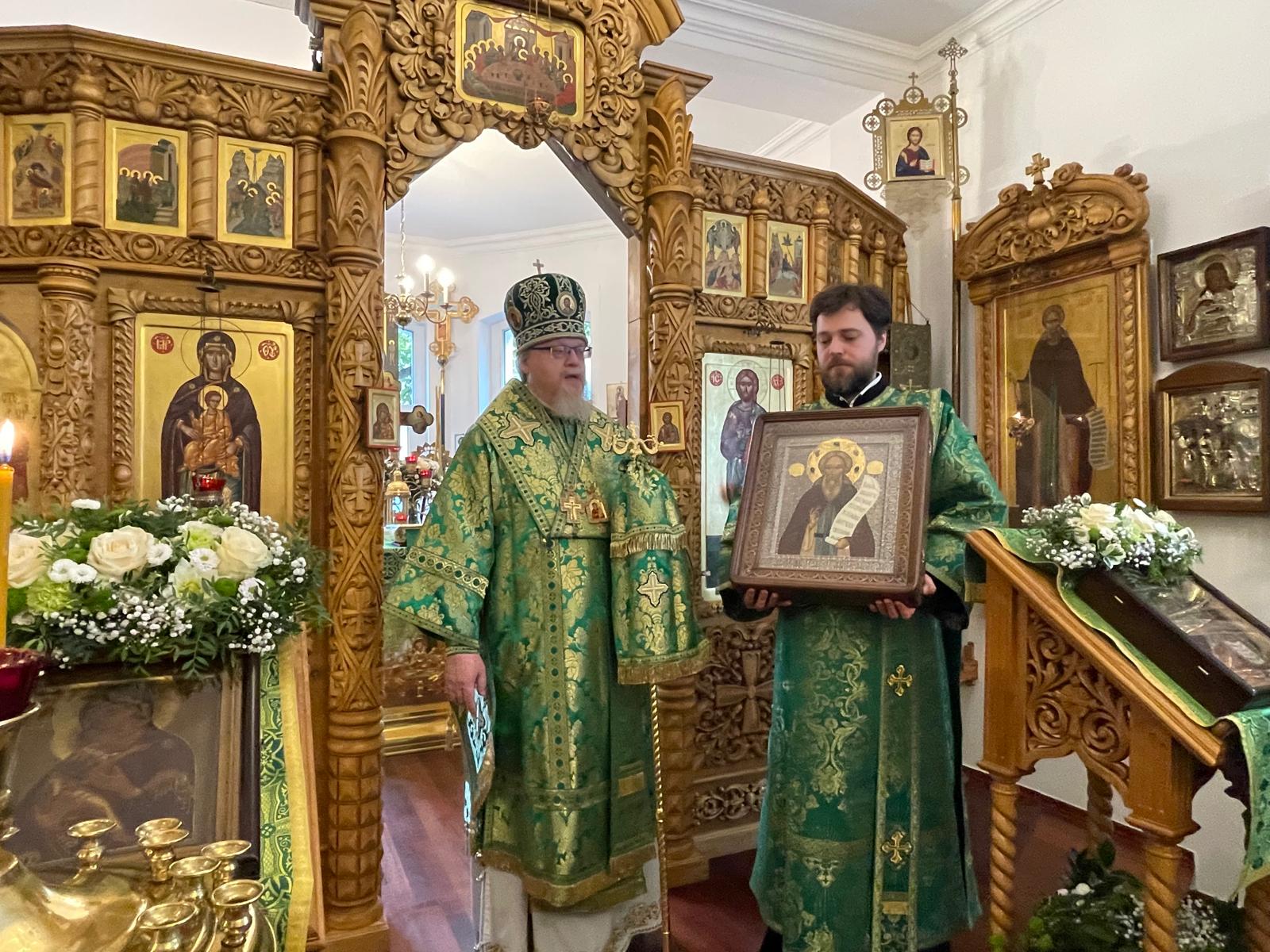В храме преподобного Сергия Радонежского в Карлсхорсте совершена архиерейская Литургия по случаю престольного праздника